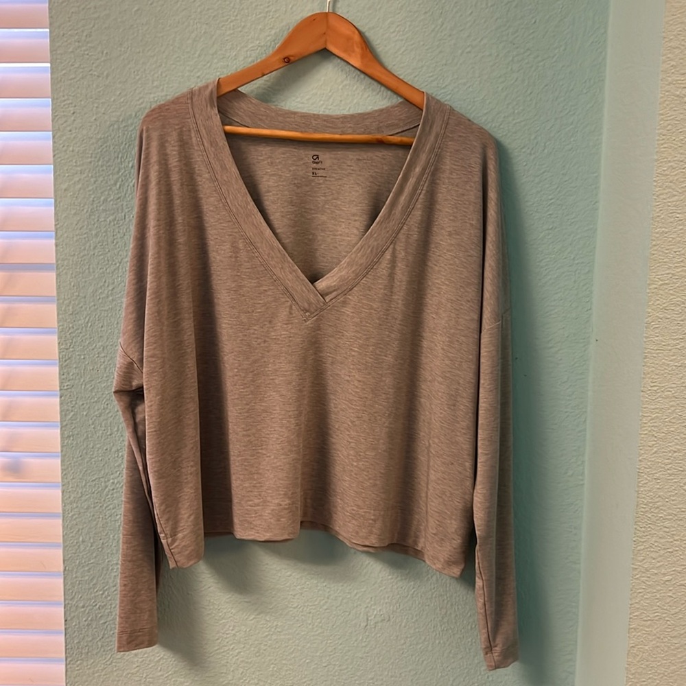 Gap Fit V-neck Top